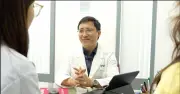 Phát hiện u phổi 11mm nhờ khám sức khỏe định kỳ, phẫu thuật robot giữ lại 90% mô lành