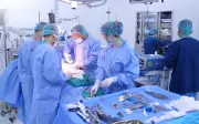 Phát hiện ung thư đại tràng giai đoạn III vì thói quen nhiều người Việt duy trì