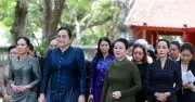 Phu nhân Thủ tướng cùng phu nhân Thủ tướng 3 nước thăm Văn Miếu - Quốc Tử Giám