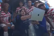 Pochettino dùng laptop chỉ đạo chiến thuật trong trận giao hữu, gây tranh luận