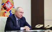 Putin ca ngợi Trump là 'chính trị gia xuất sắc' trong điện chúc mừng sinh nhật 80 tuổi