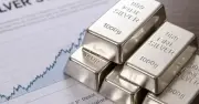 Quỹ bạc lớn nhất thế giới mua nhẹ khi giá giảm sâu, tương lai phụ thuộc vào USD và lãi suất