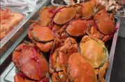 Quán cơm bình dân hải sản ở chợ Cát Bà ngày bán 100 suất