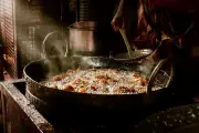 Quán gà rán không thấy dầu chiên suốt 66 năm - bí quyết gia truyền