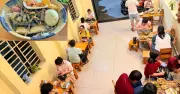 Quán ăn quê nhà ở TP.HCM đóng cửa sớm vì quá đông sau loạt bài báo