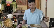Quán xứ Nẫu ở TP.HCM giữ vị quê, yaourt chấm muối gây tò mò