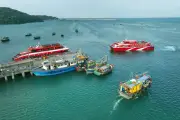 Quảng Ninh cảng vụ phản hồi thông tin tàu chở quá tải không phát áo phao