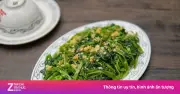 Rau muống xào tỏi lọt top 3 món ăn kèm ngon nhất Đông Nam Á