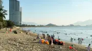 Rác thải đe dọa vẻ đẹp bãi biển Bình Sơn-Ninh Chử, Khánh Hòa