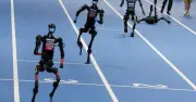 Robot hình người Trung Quốc: Nhào lộn, múa côn, chạy marathon vì lý do này