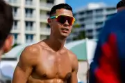 Ronaldo khoe cơ bụng 6 múi, sẵn sàng lập kỷ lục World Cup