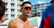 Ronaldo khoe thân hình 6 múi tuyệt phẩm trên bãi biển World Cup