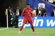 Ronaldo lập kỷ lục ghi bàn ở 6 kỳ World Cup sau cú đúp vào lưới Uzbekistan