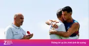 Ronaldo nghẹn ngào ôm đồng đội cũ Carvalho rời World Cup vì cha mất