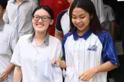 Sĩ tử Hà Nội rạng rỡ sau bài thi môn ngữ văn tốt nghiệp THPT