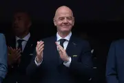 Sự thật về việc Chủ tịch FIFA 'phân thân' xem hai trận World Cup cùng giờ