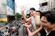 Sở Văn hóa TPHCM rà soát vụ Hoa hậu Hương Giang diễu hành trên xe buýt 2 tầng