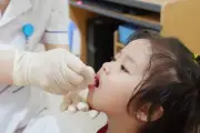 Sau khi uống vitamin A, nên cho trẻ ăn thực phẩm giàu chất béo tự nhiên
