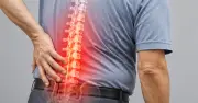 Sau tuổi 50, vì sao chiều cao thường giảm dần?
