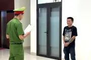 Say rượu lái ô tô tông quán nhậu, thách thức công an tại Đà Nẵng