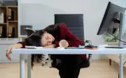 Say tinh bột: Nguyên nhân và 3 nhóm thực phẩm gây buồn ngủ sau ăn