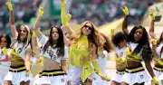 Shakira ăn mừng Colombia vào vòng 32 đội, Ronaldo lo ngại
