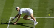 Sinner vượt ải nghẹt thở trước Kecmanovic tại Wimbledon 2026