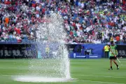 Sân World Cup gặp sự cố hy hữu vì đường ống nước vỡ