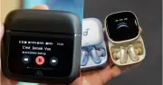 So sánh Anker Soundcore Liberty 5 Pro Max và JBL Tour Pro 3: Màn hình cảm ứng trên hộp sạc