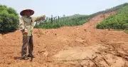 Sạt lở núi vùi lấp ruộng lúa, người dân mất đất canh tác