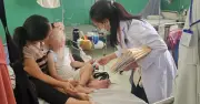 Sốt xuất huyết vào mùa cao điểm, bác sĩ khuyến cáo không chủ quan
