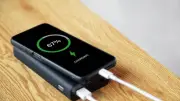 Từ 1/7/2026, mỗi hành khách chỉ được mang tối đa 2 sạc dự phòng trên máy bay