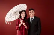 Từ bài báo về nghịch cảnh đến đám cưới ngọt ngào của cô gái mồ côi mẹ