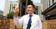Từ cậu bé bán kem đến tỷ phú nhờ tái chế rác thải xây dựng