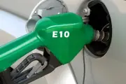 Từ hôm nay, cả nước chỉ bán xăng E10 và E5, xăng RON 95 chính thức bị thay thế