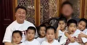 Tỷ phú bỏ sự nghiệp ở nhà làm bảo mẫu cho 7 con trai