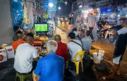 Từ ti-vi đen trắng đến màn hình LED: Hành trình World Cup trong ký ức người Việt