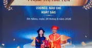 Thủ khoa báo chí 22 tuổi: Có hôm vừa khóc vừa viết bài
