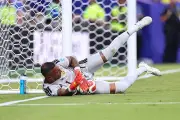 Thủ môn Eloy Room lập kỷ lục 15 pha cản phá tại World Cup 2026