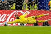 Thủ môn Saudi Arabia Mohammed Al-Owais gây sốc trước Argentina và Uruguay