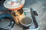 Thợ sửa ô tô khẳng định xăng E10 không phải nguyên nhân gây lỗi động cơ