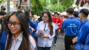 Thí sinh bàn luận sôi nổi về AI và cộng hưởng trí tuệ trong đề thi Ngữ văn