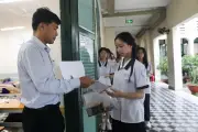 Thí sinh hồi hộp chia sẻ trước khi bước vào phòng thi tốt nghiệp THPT