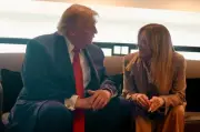 Thủ tướng Italy giận dữ bác bỏ tin xin chụp ảnh cùng ông Trump