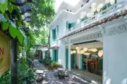 Thủ tướng Thái Lan thưởng thức phở, chè sen nhãn tại nhà hàng Việt