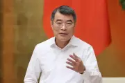 Thủ tướng yêu cầu tạm giữ ổn định giá y tế, giáo dục nếu cần