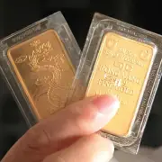 Thị trường chao đảo khi giá vàng rơi thẳng đứng xuống dưới 150 triệu đồng/lượng