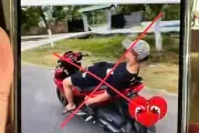 Thanh niên Đà Nẵng nằm ngửa thả hai tay lái xe máy bị xử lý