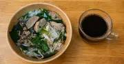Thực phẩm 'ẩn' muối gây tăng huyết áp: Cà phê, bún riêu, phở bò