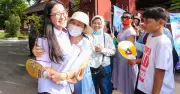 Đề thi toán tốt nghiệp THPT 2024 vừa sức, thí sinh phấn khởi rời phòng thi
